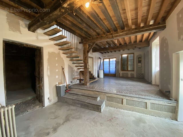 Maison à MARINGUES