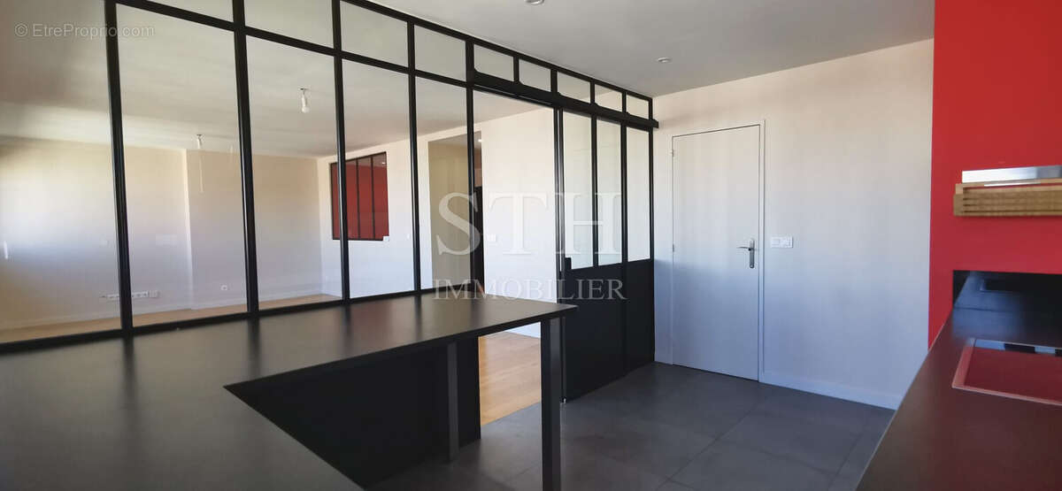 Appartement 110 m² à Paris-15e  - photo 4