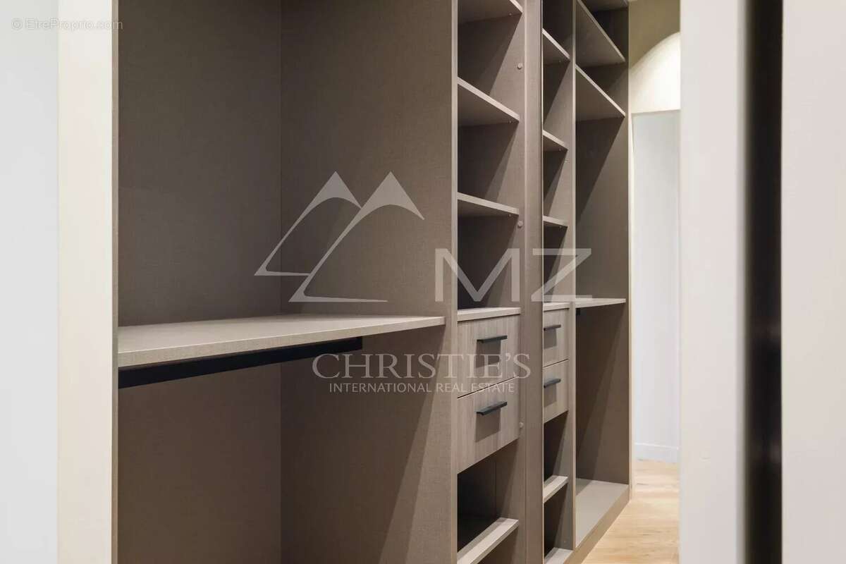 Cannes Croisette - Appartement 4 Pièces rénové - Vue mer - Etage élevé - photo 13