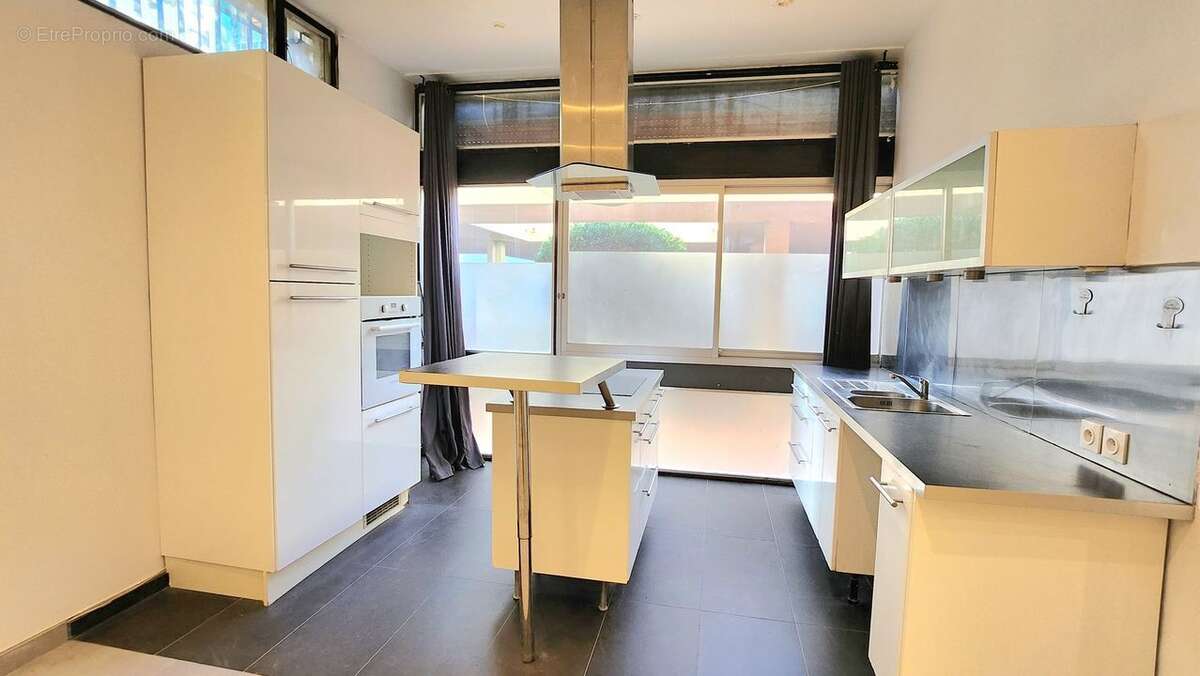 T3 / 82 M² / 13013 - Appartement à MARSEILLE-13E