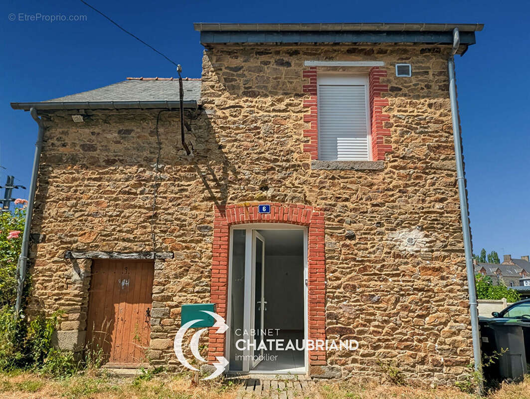 Maison à MONTREUIL-SUR-ILLE