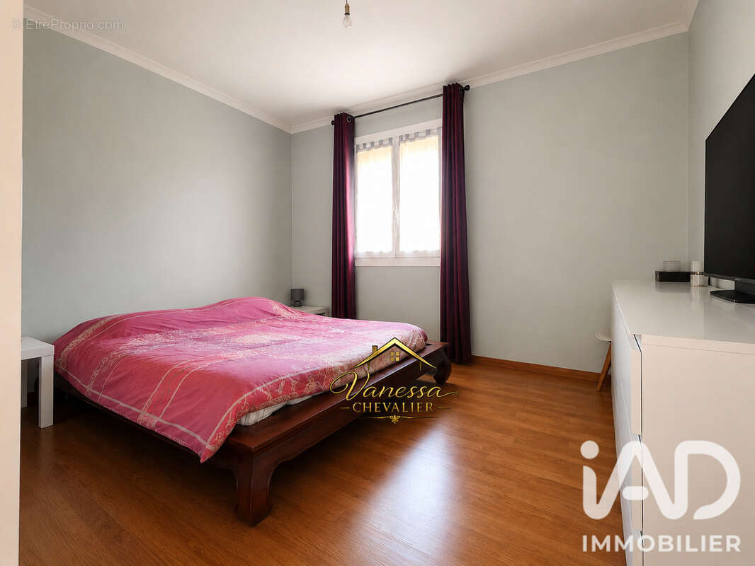 Maison 193 m² à Saint-Pantaleon-Les-Vignes  - photo 8