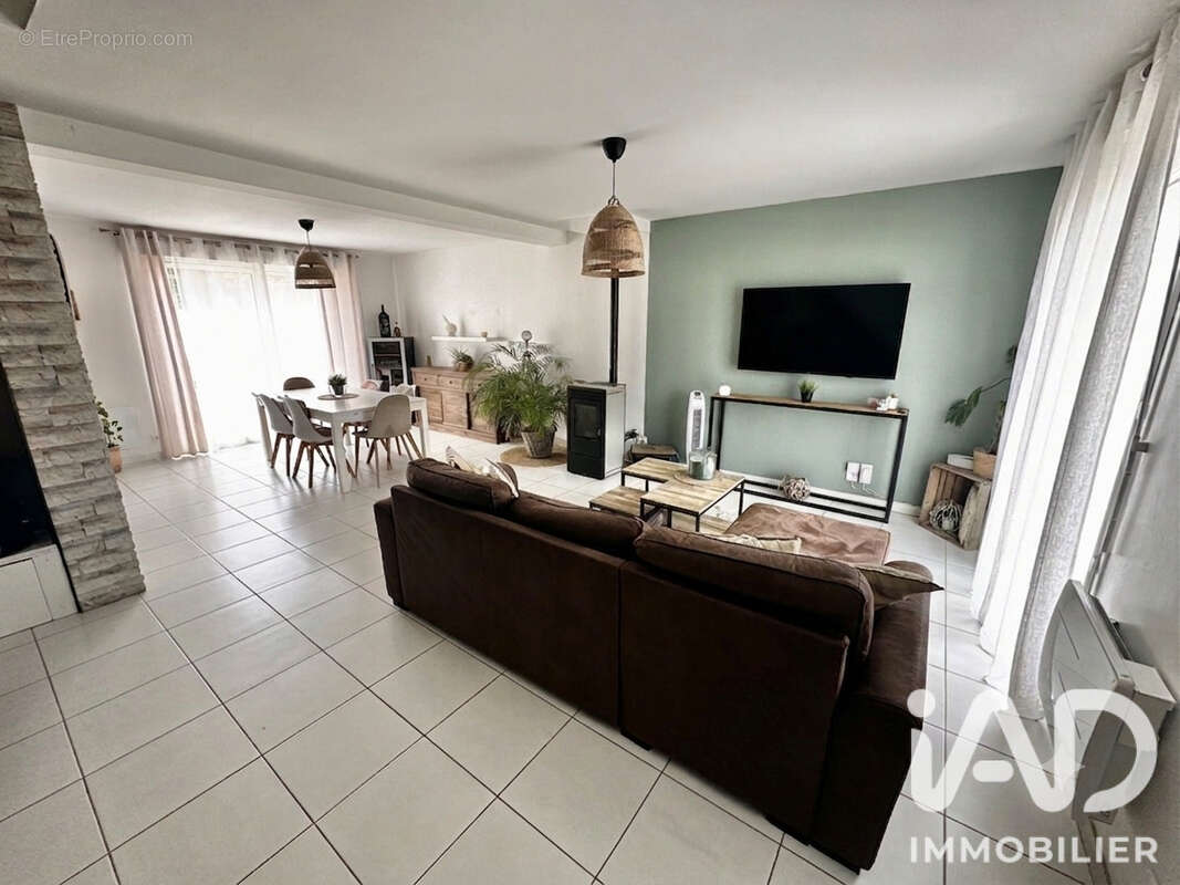 Maison 96 m² à Sideville  - photo 9