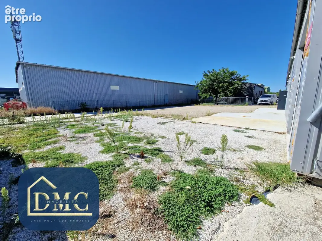 Local professionnel avec parking - photo 6