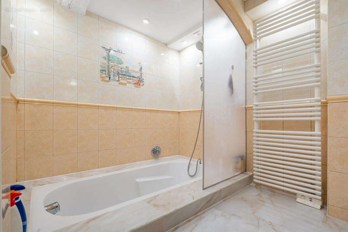 Appartement à BOUYON