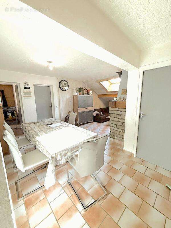 Appartement PASSY 87 M2 loi carrez, 111M2 superficie totale  , 5 pièces 276000 euros - photo 2