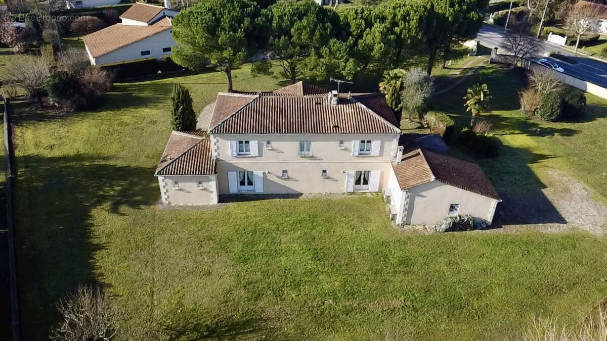 Maison à BARBEZIEUX-SAINT-HILAIRE