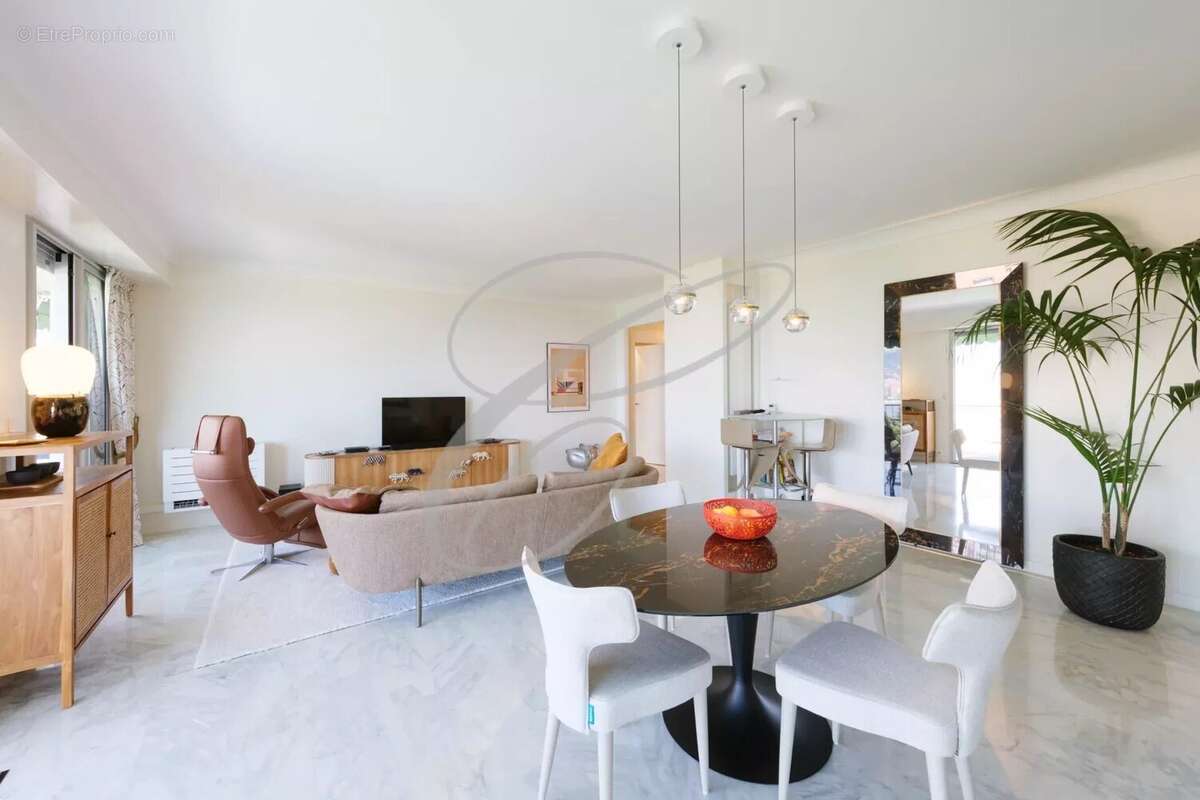 Appartement à ROQUEBRUNE-CAP-MARTIN