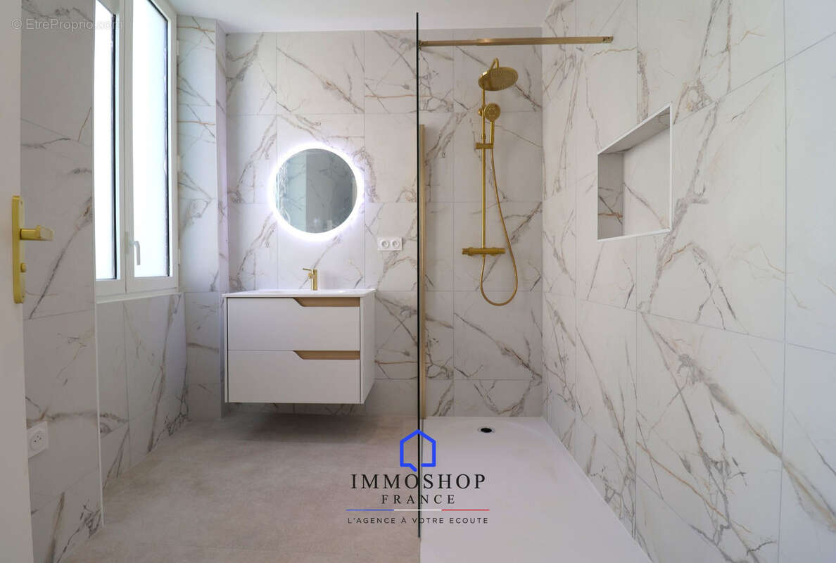 Appartement à MARSEILLE-1E