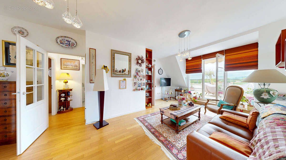 Appartement à LES CLAYES-SOUS-BOIS