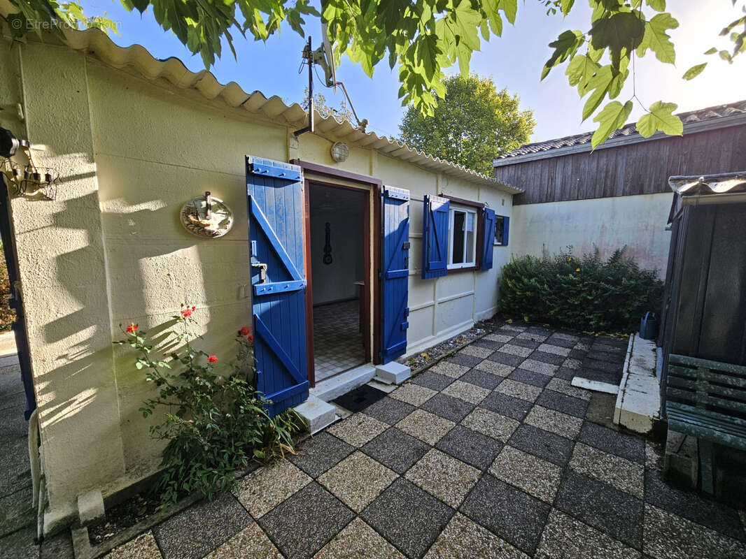 Cabane de loisirs au bord de l'eau - photo 3