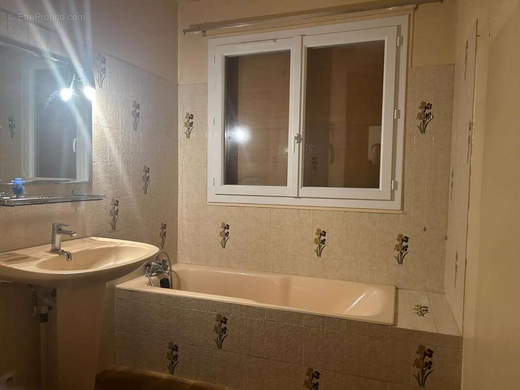 Maison 110 m² à La Neuville-Chant-D'oisel  - photo 9