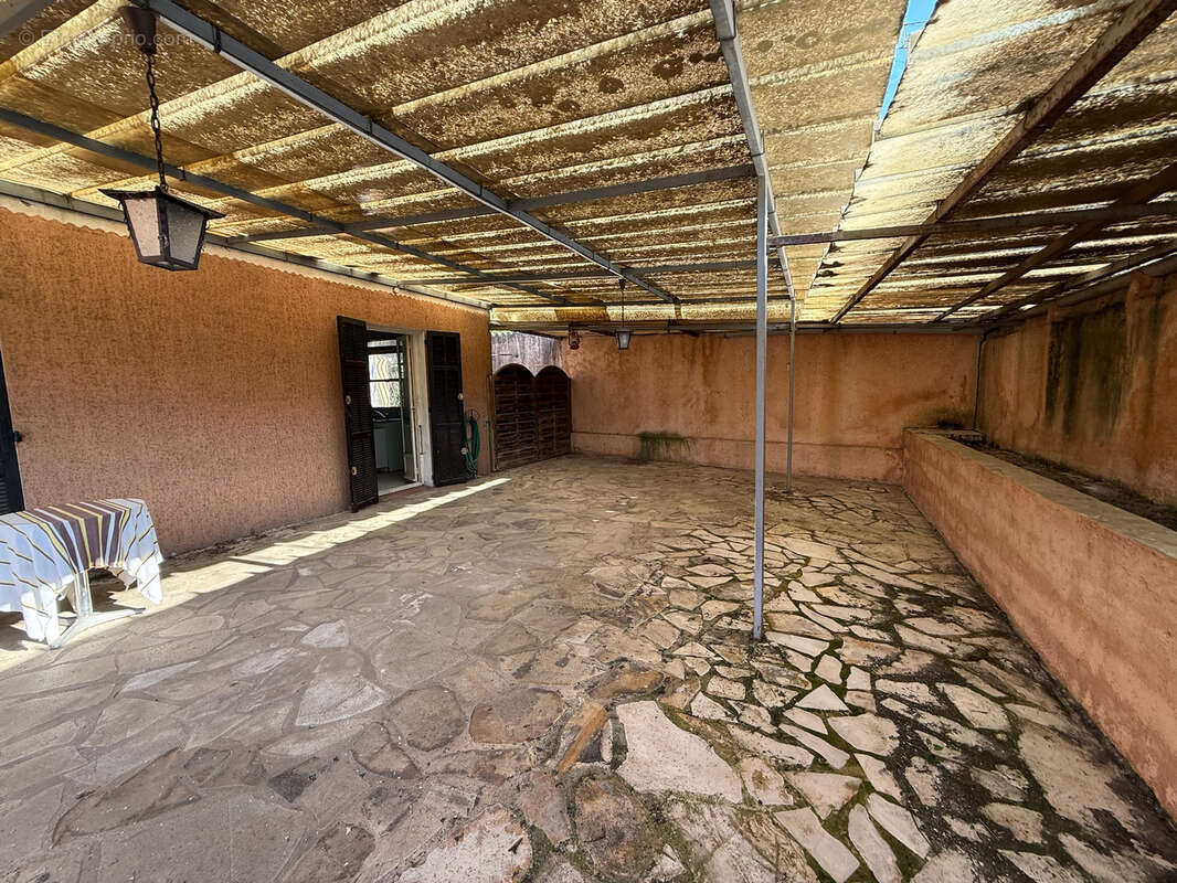 Maison à SAINT-LAURENT-DU-VAR