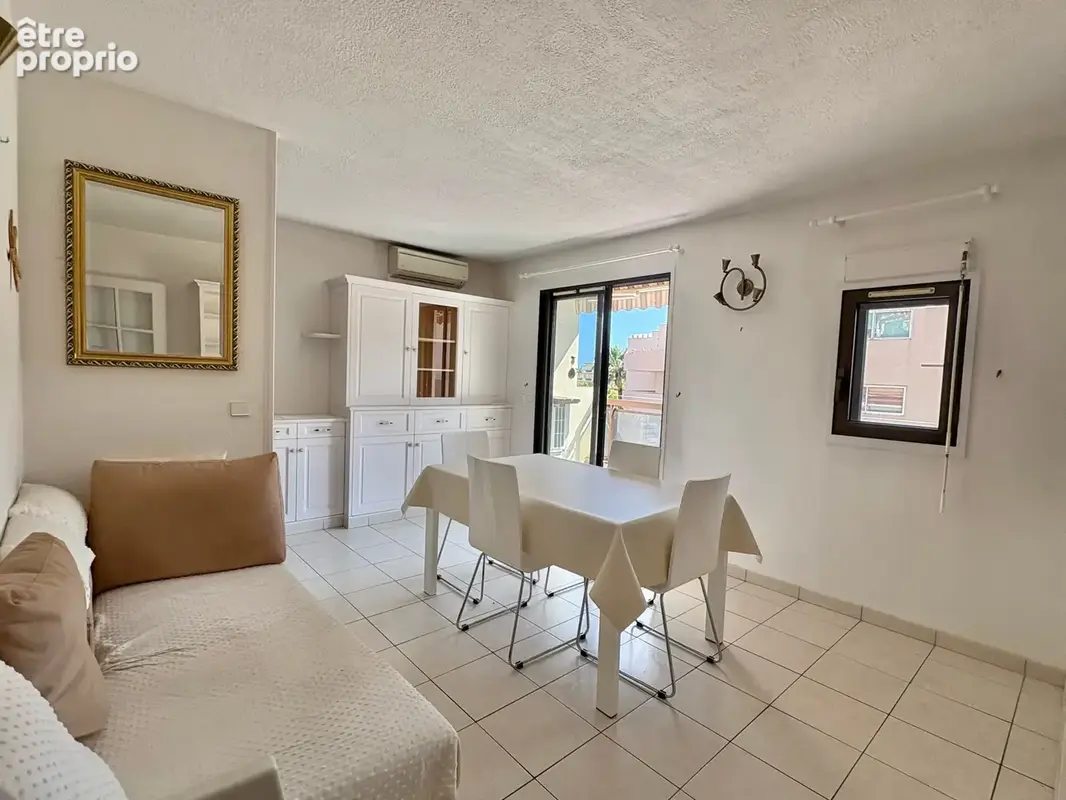 À VENDRE   T4 cabine en plein centre-ville du Lavandou - photo 2