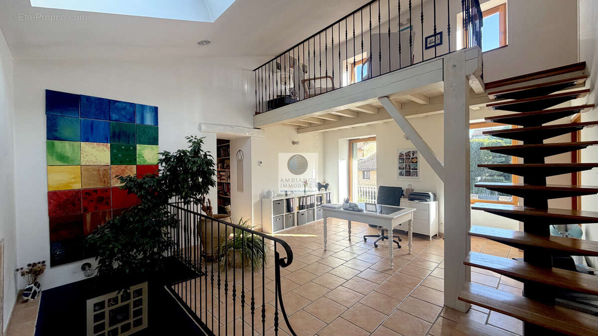 Maison à ETOILE-SUR-RHONE