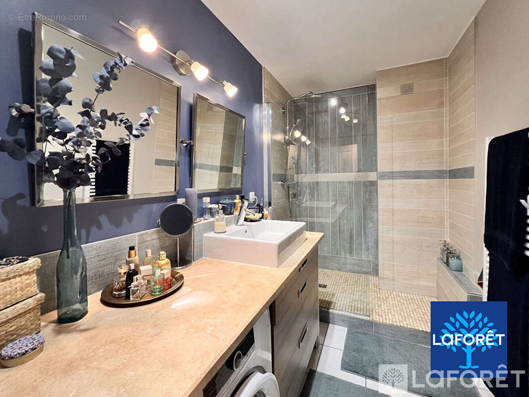 Appartement à DECINES-CHARPIEU