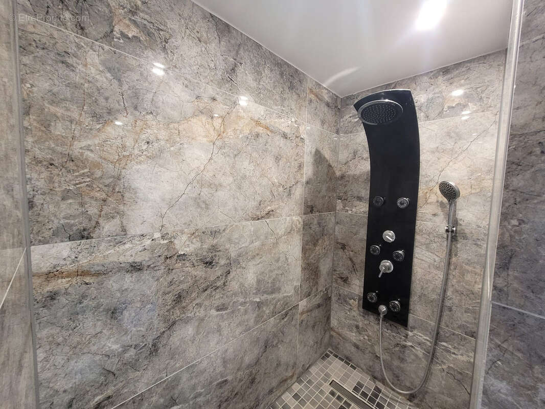 Maison à VILLAGE-NEUF