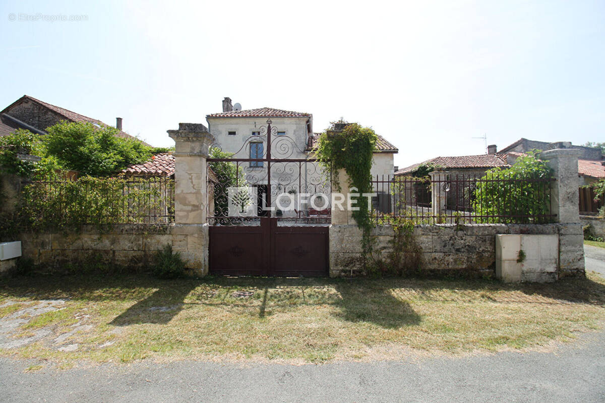 Maison à PAUSSAC-ET-SAINT-VIVIEN