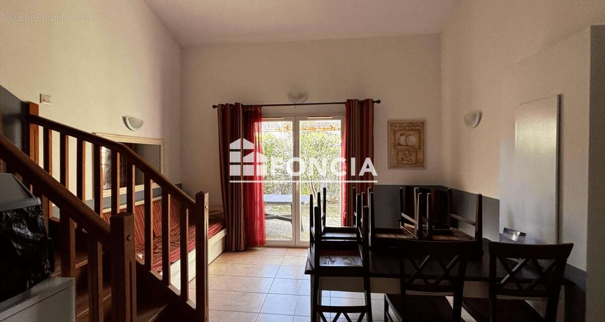 Appartement à MOURIES