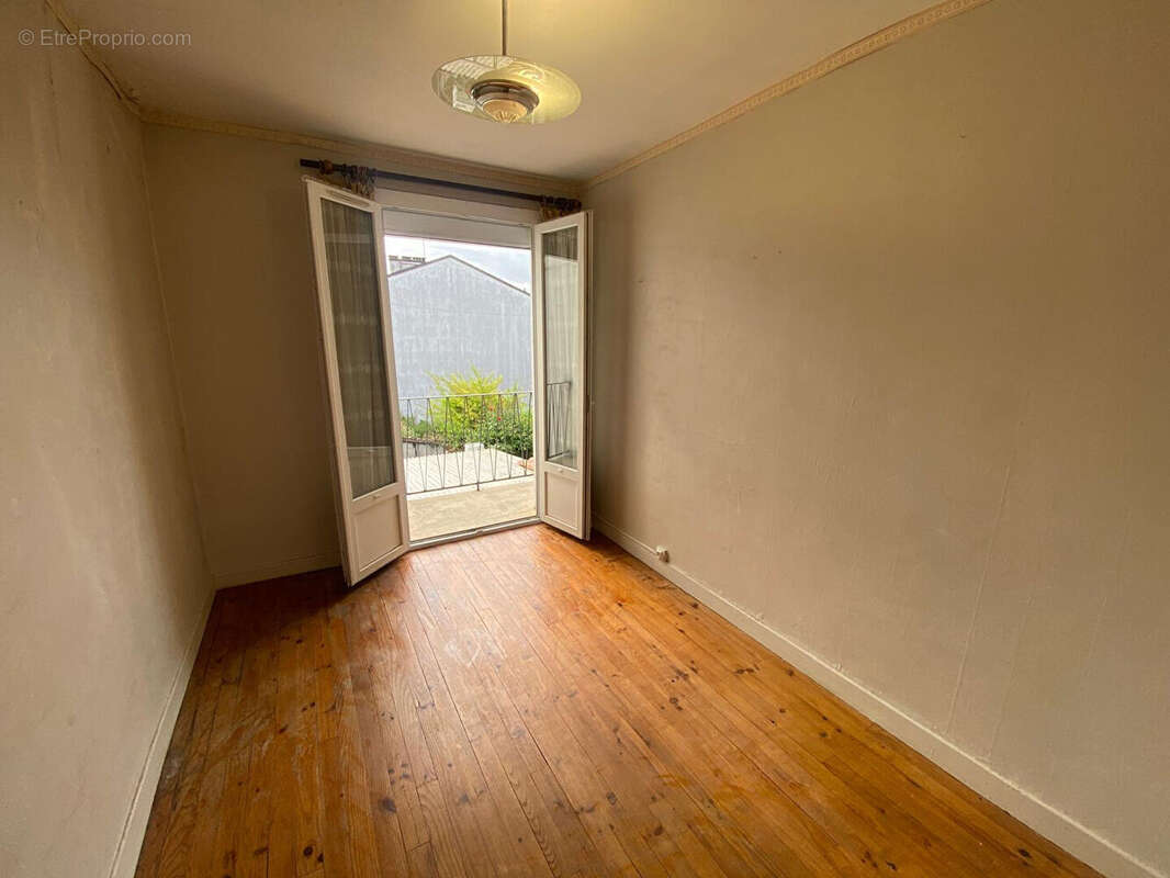 Maison de ville avec 4 chambres, garage et extérieur - photo 7