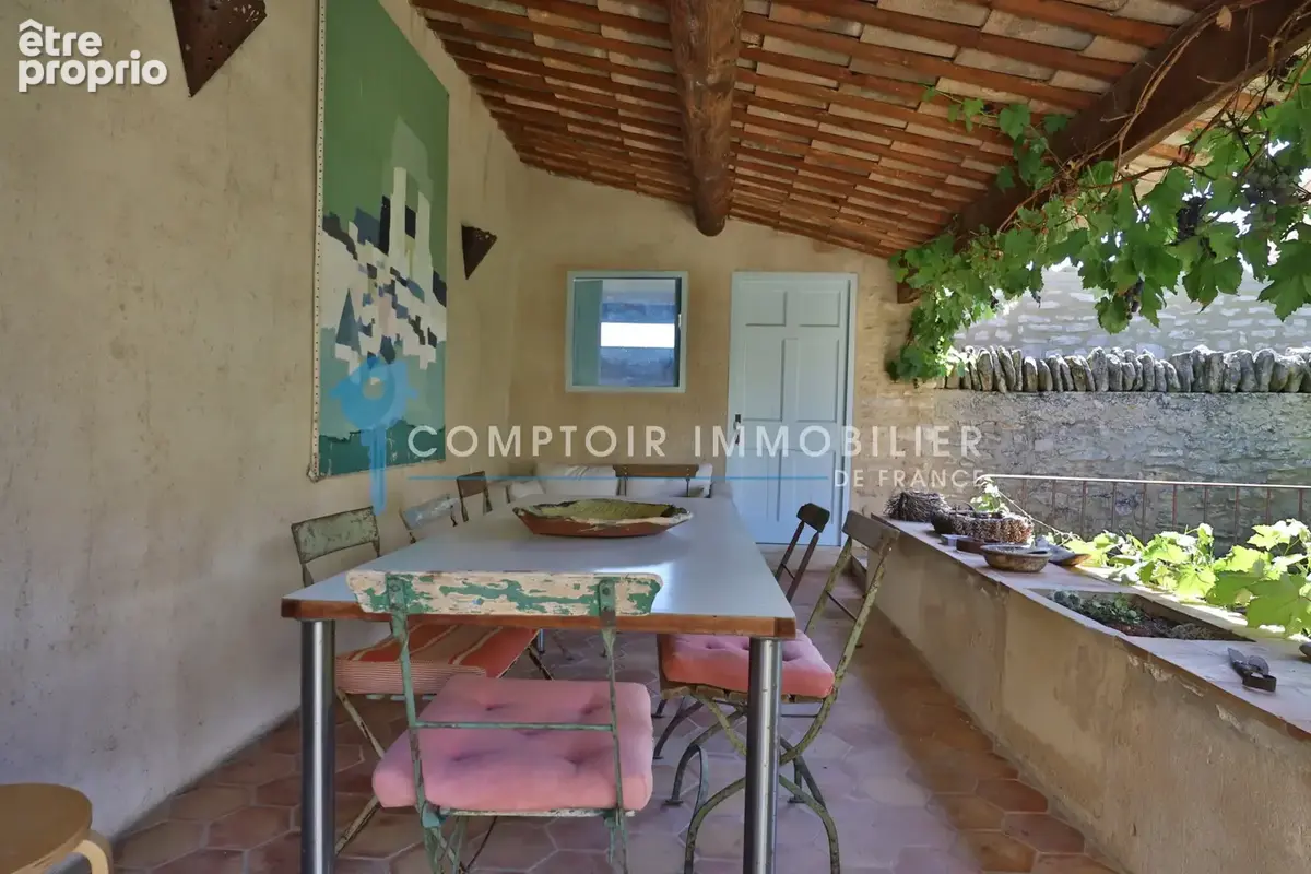 Dept 84 - Goult - Ravissante et atypique propriété en pierre 150 m2 + terrain avec garage et piscine non atten - photo 7