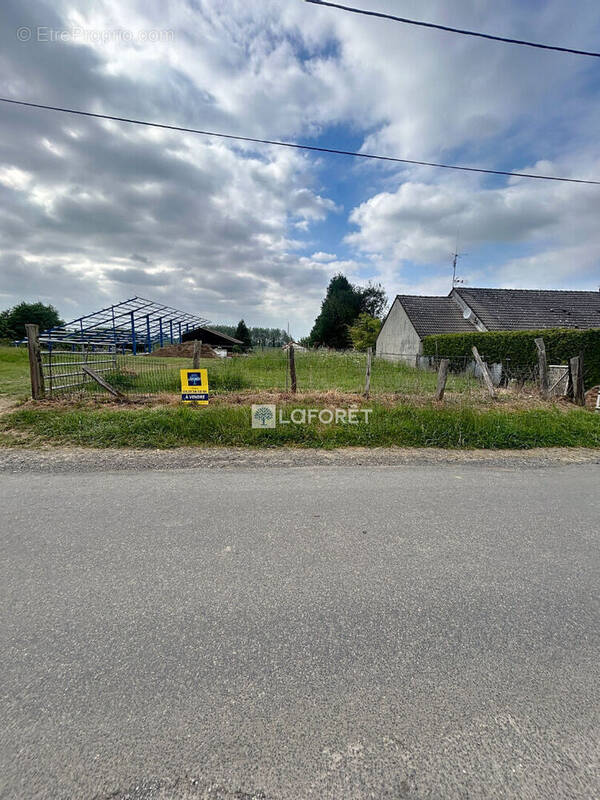 Terrain à AMIGNY-ROUY
