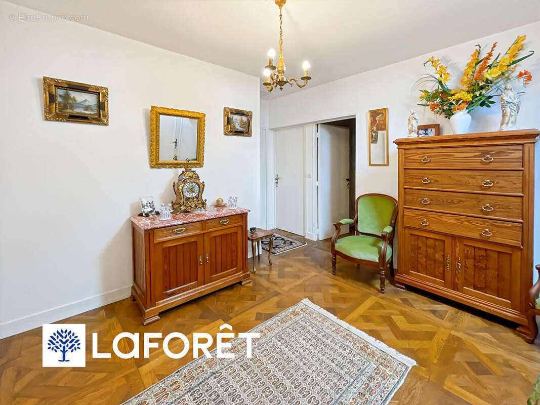 Maison à SAINTE-GENEVIEVE-DES-BOIS