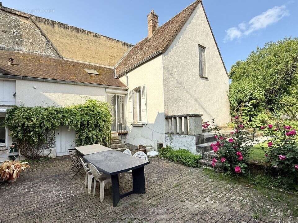 Belle demeure bourgeoise à Vendre au coeur de Donnemarie - photo 14