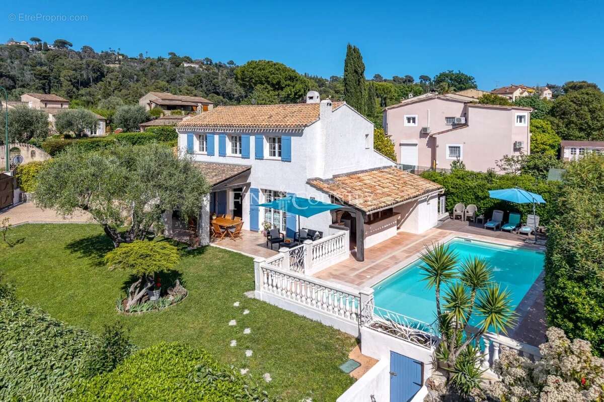 Maison à LA ROQUETTE-SUR-SIAGNE