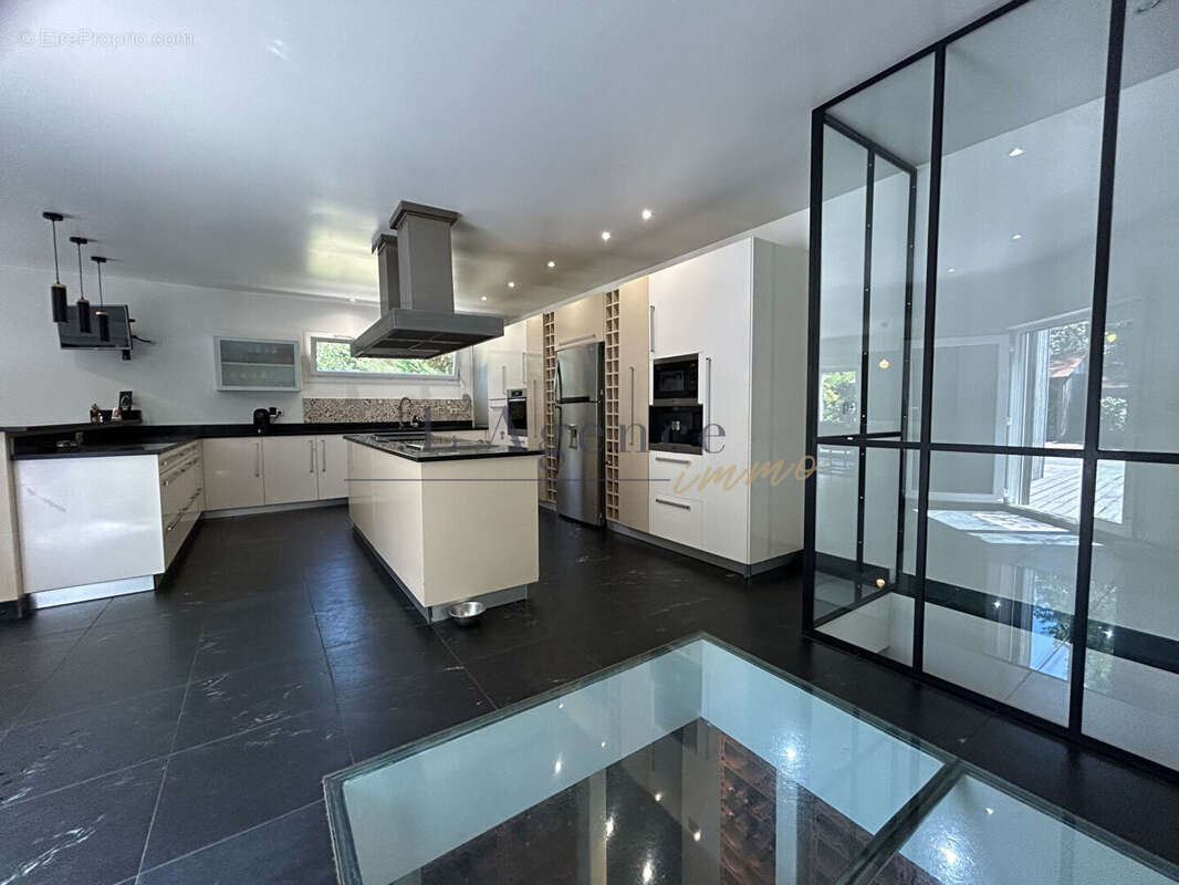 Maison Lamorlaye Le LYS 300m² - photo 10