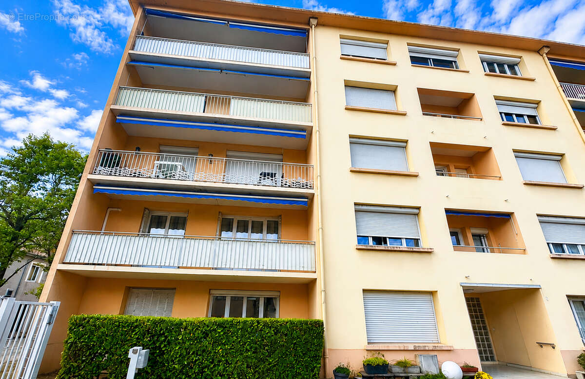Appartement  t3  climatise 76m2 avec ascenseur  cave et parking securise  hyper centre  valence 26000 - photo 9
