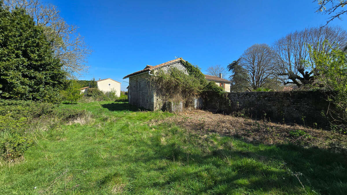 Maison à SAINT-PIERRE-D'EXIDEUIL