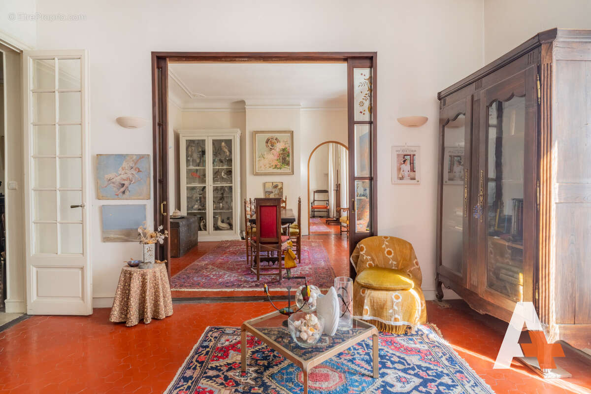 Commerce à MARSEILLE-8E