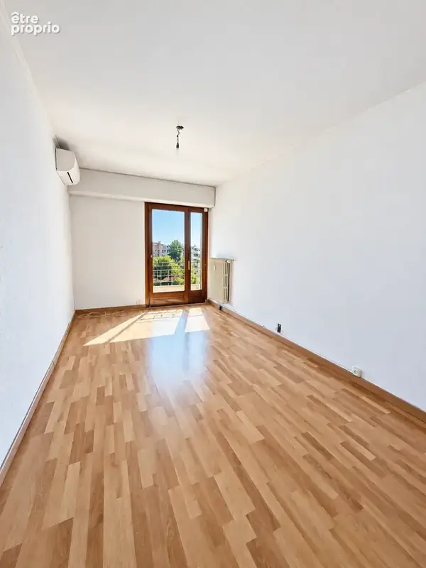 Annemasse centre-ville   appartement t3 -4  de 89 m2   dernier etage -   place de parking et garage - photo 4