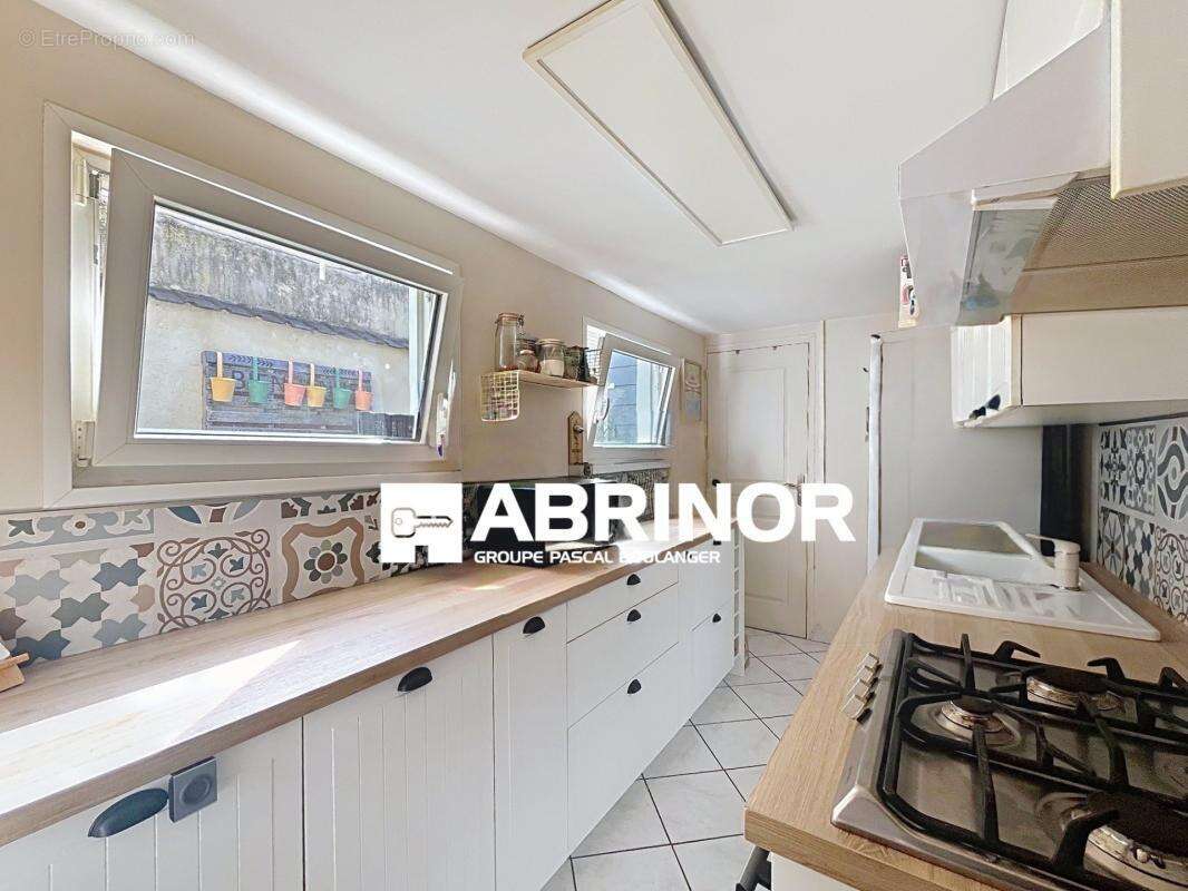 Maison 1930 de 91.5 m² habitables - 3 chambres et terrasse. - Métro à 12 minutes - photo 4