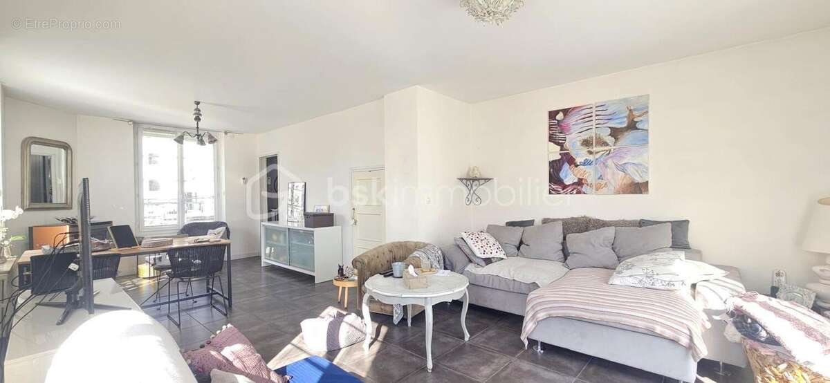  COUP DE CŒUR – Maison lumineuse entièrement rénovée avec prestations rares – 140 m² – 1066 m² de terrain - photo 3