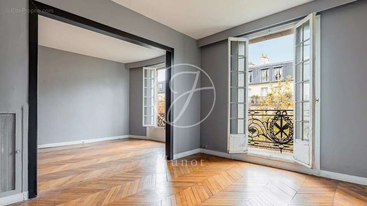 Appartement à PARIS-7E