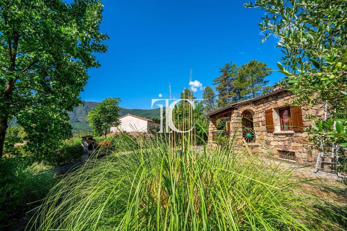 Maison en pierre 130m² habitable 2831m² de terrain - photo 17