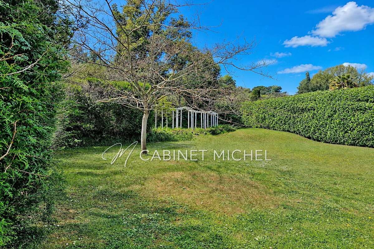 Maison à ROQUEFORT-LES-PINS