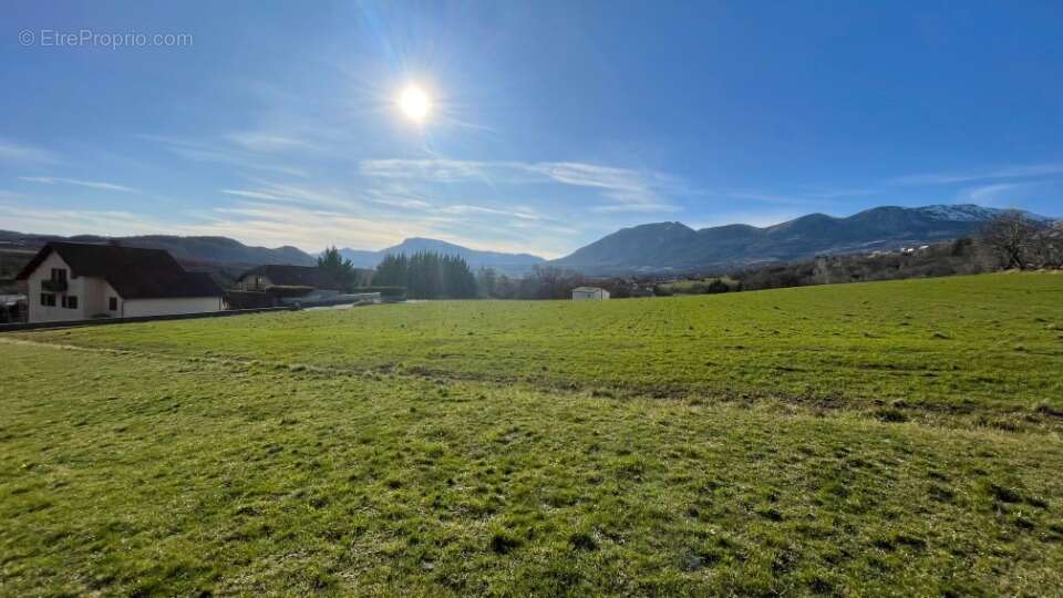 Terrain à LA ROCHETTE