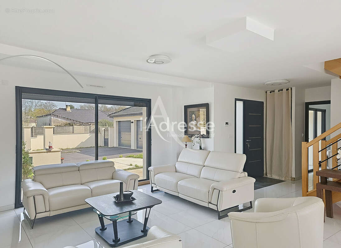 Maison à BAILLY-ROMAINVILLIERS