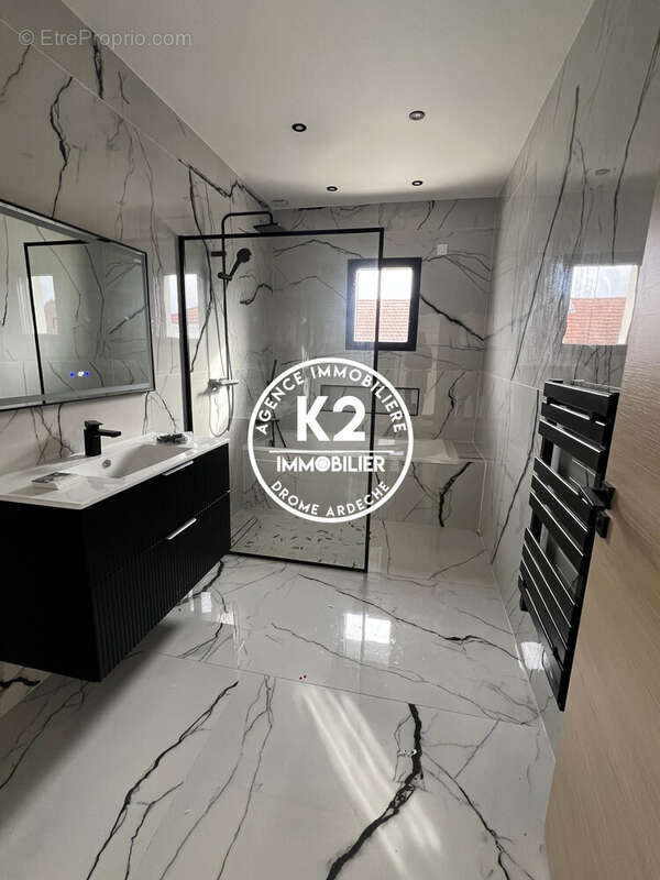 Maison à MONTELIMAR