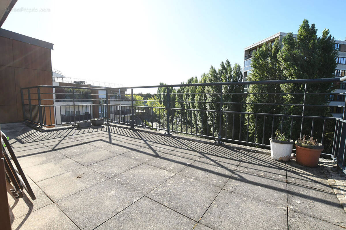 Appartement à FONTENAY-LE-FLEURY