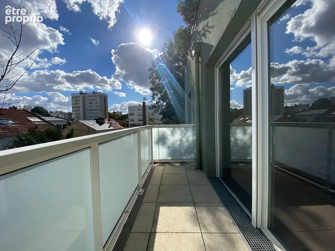 Appartement 3 pièces Centre ville Noisy-le-Sec, proche gare et commodités parking, terrasse - photo 3