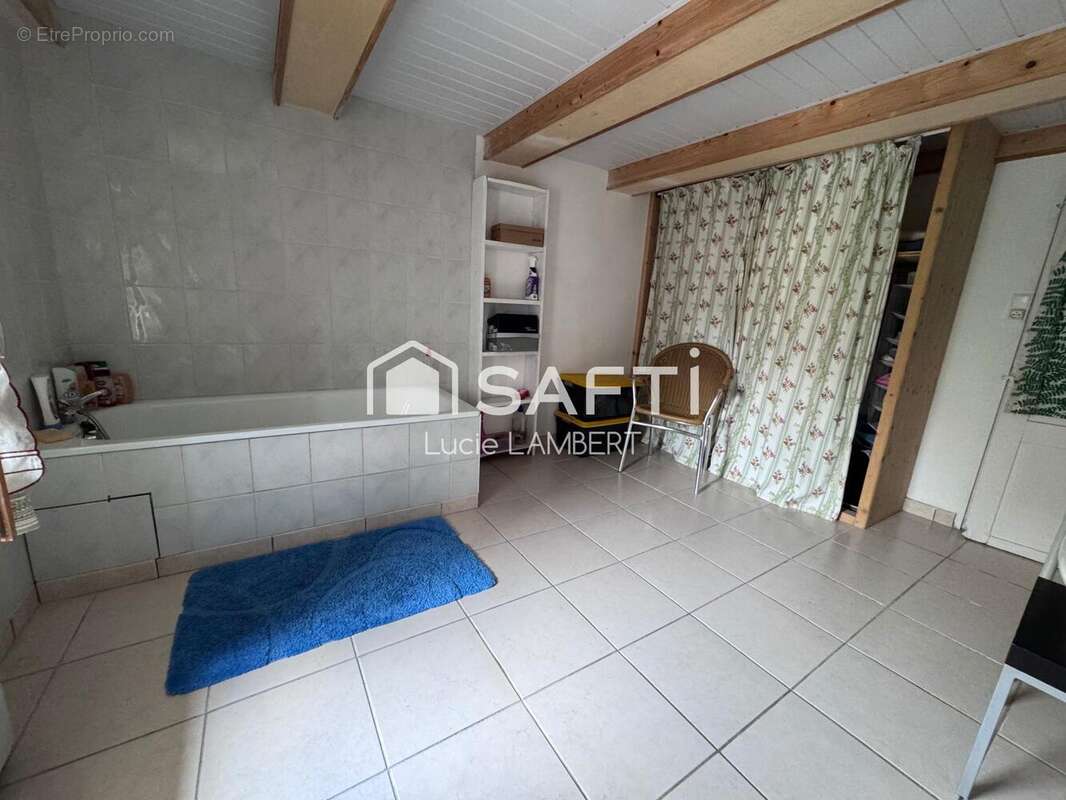 Maison 126 m² à Auzat-La-Combelle  - photo 6