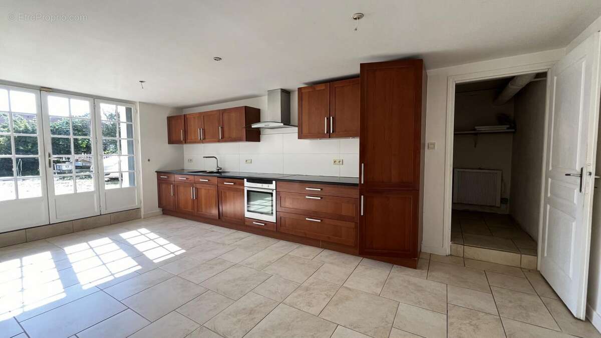 Maison sur 6 132 m² de terrain - photo 9
