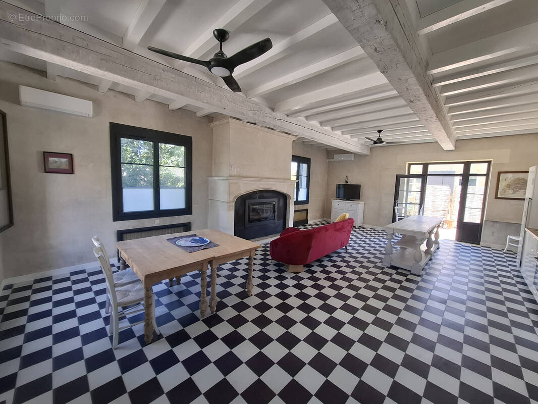 Appartement à FONTVIEILLE