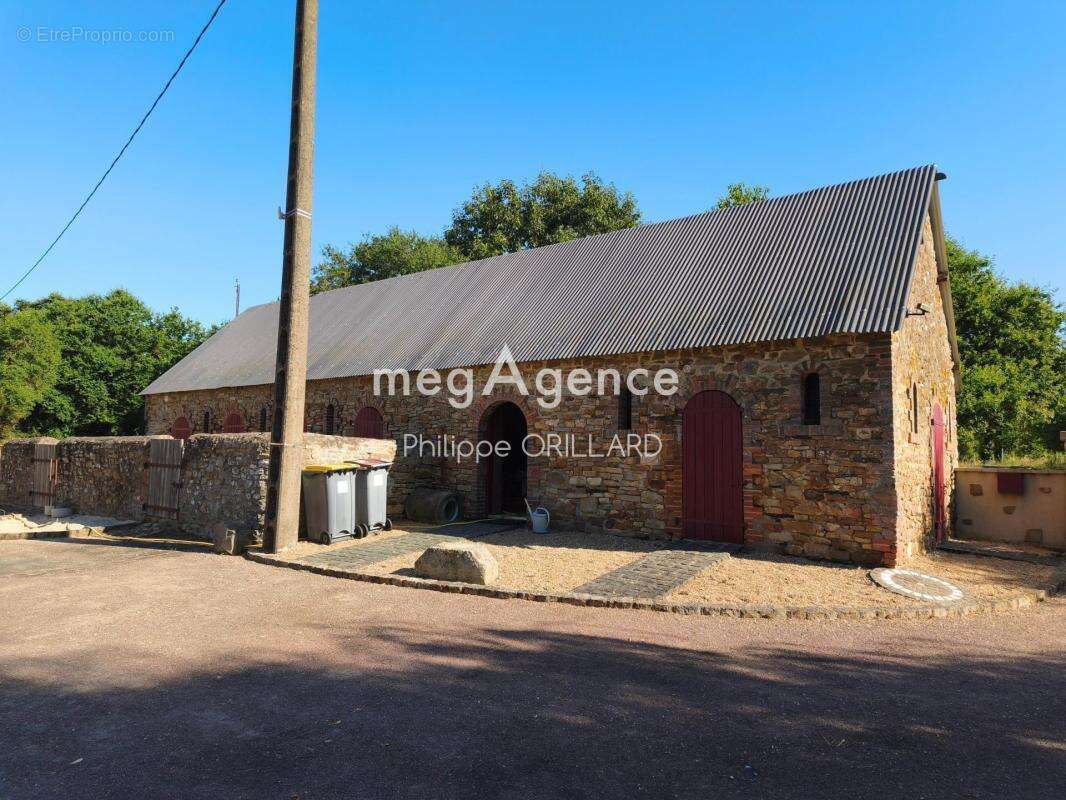 Propriété de 112 m² avec 25000 m² de terrain - photo 11