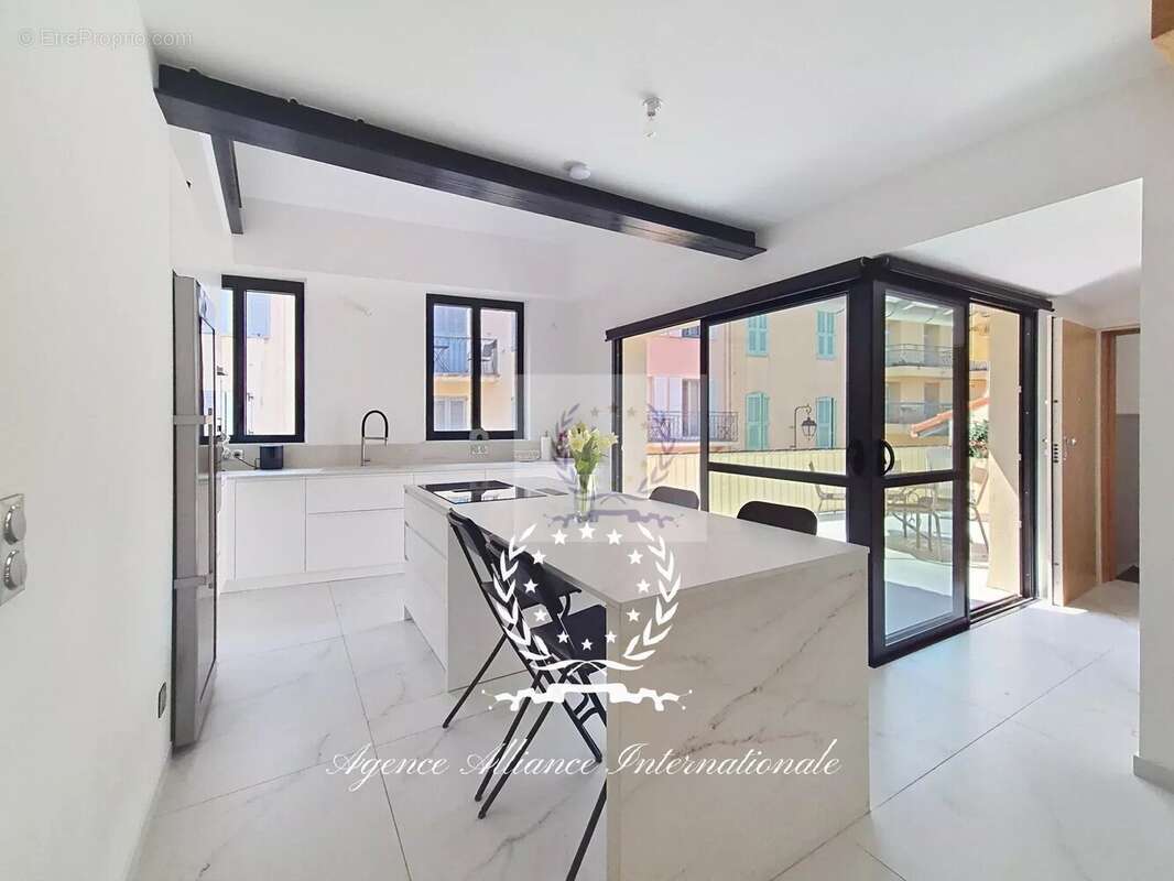 Dernier étage d'exception de 100 m² – terrasse – vue mer & port - photo 8