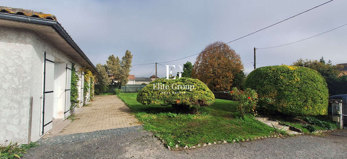 Maison à BARBEZIEUX-SAINT-HILAIRE